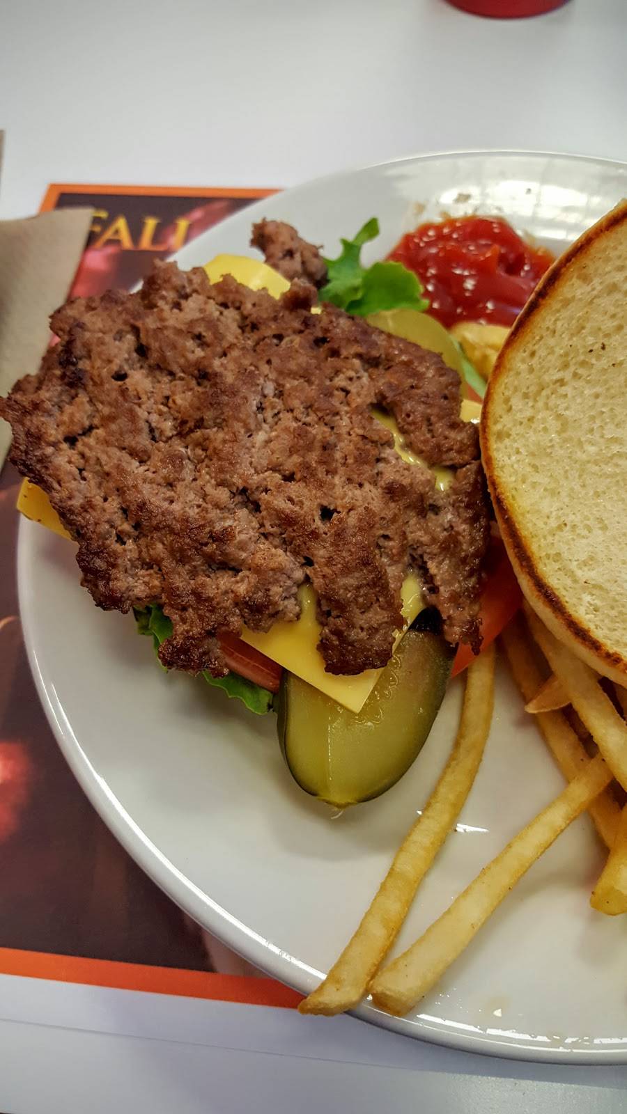 Steak n Shake | restaurant | 9150 N Main St, Dayton, OH 45415, USA | 9378320294 OR +1 937-832-0294