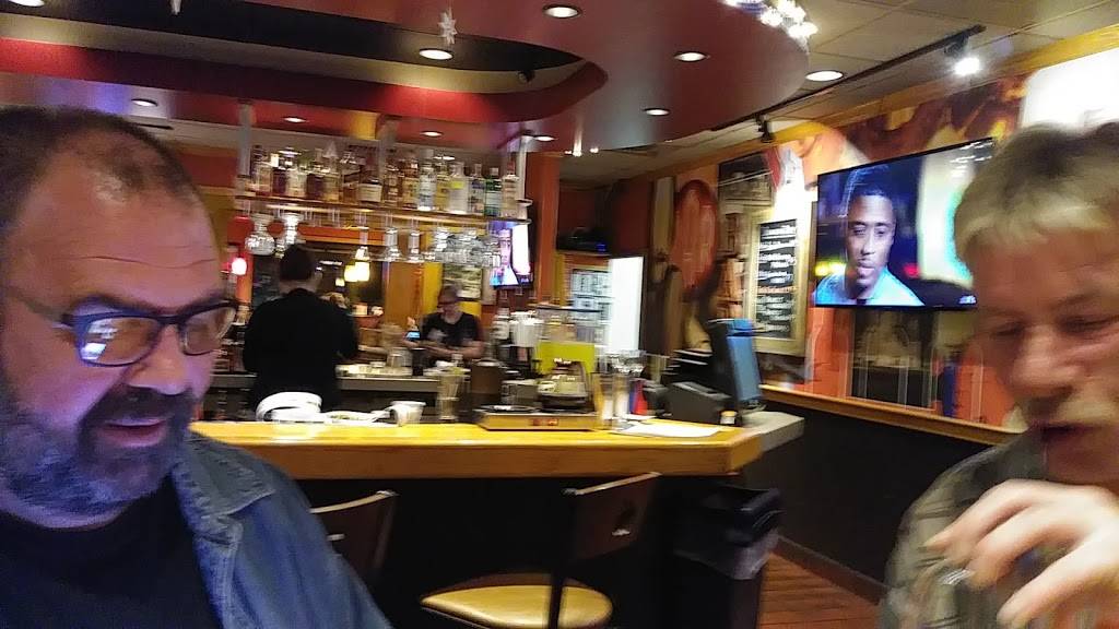 Applebees Grill + Bar | restaurant | 2921 S Service Rd, St Charles, MO 63303, USA | 6369467705 OR +1 636-946-7705