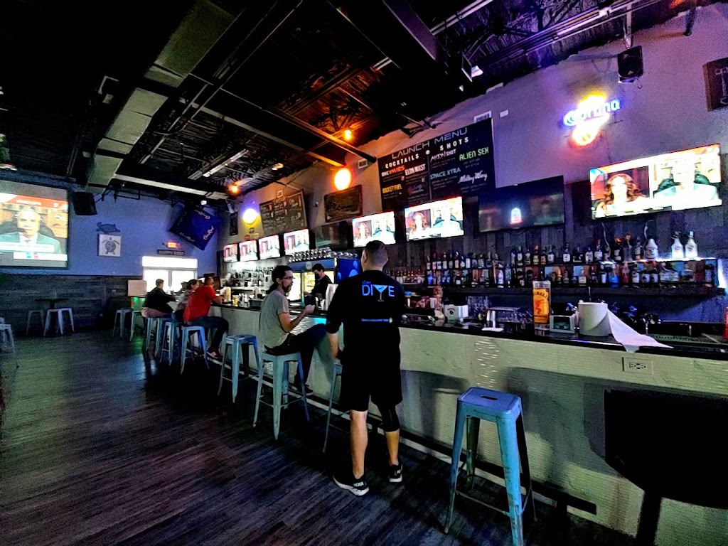 The Dive | restaurant | 600 Springmart Blvd, Brownsville, TX 78526, USA | 9563386815 OR +1 956-338-6815