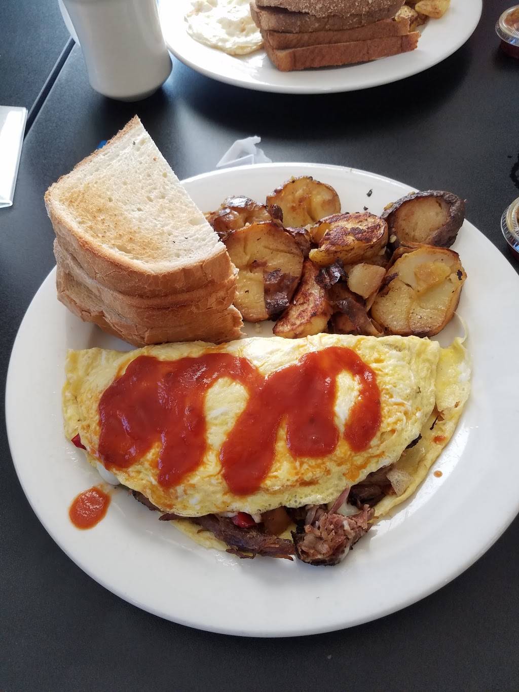 Gracies On West Main | bakery | 264 W Main St, Leola, PA 17540, USA | 7175560004 OR +1 717-556-0004