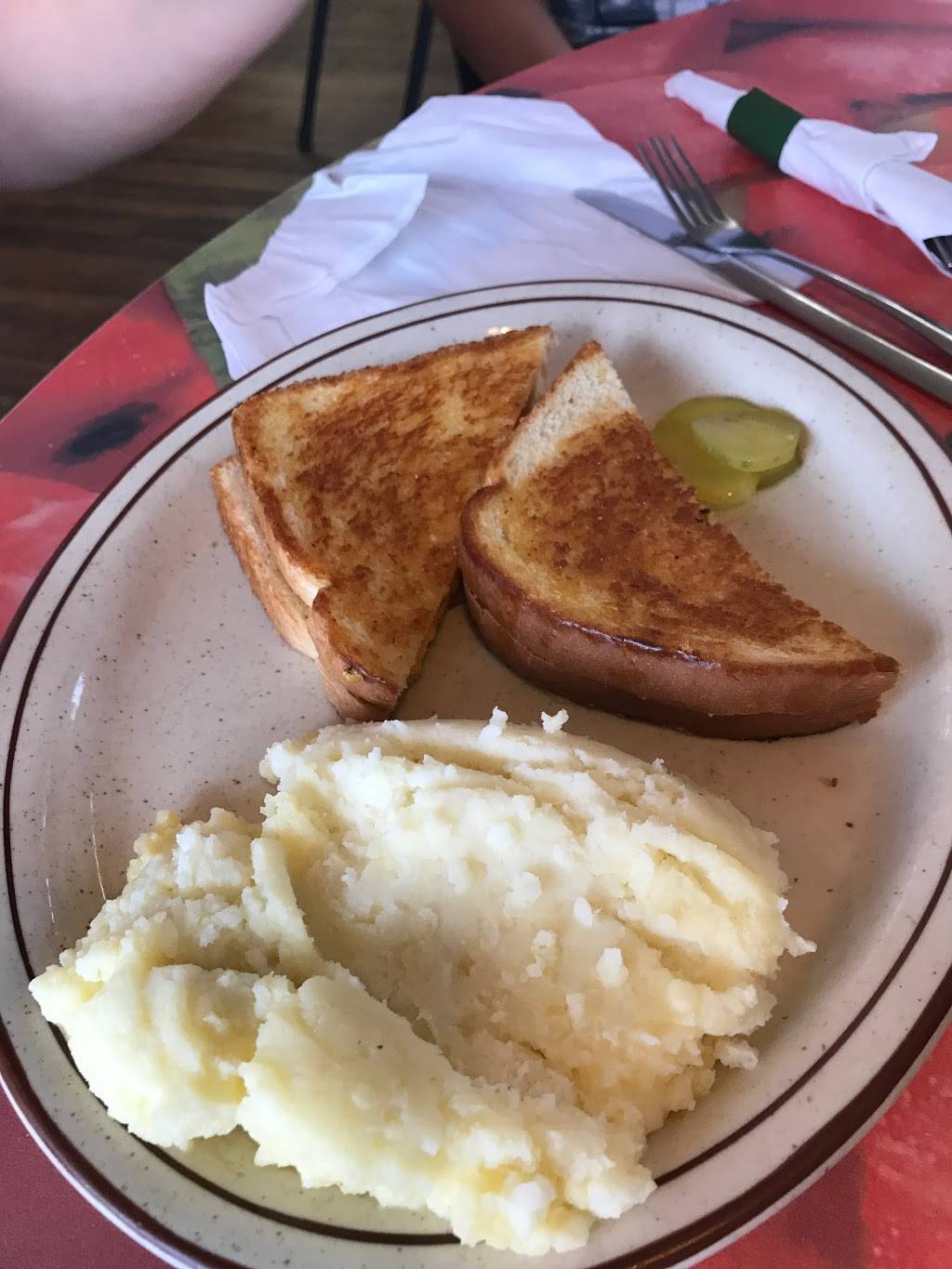 Dairy Deans Family Restaurant | restaurant | 824 4th St, Algoma, WI 54201, USA | 9204875668 OR +1 920-487-5668