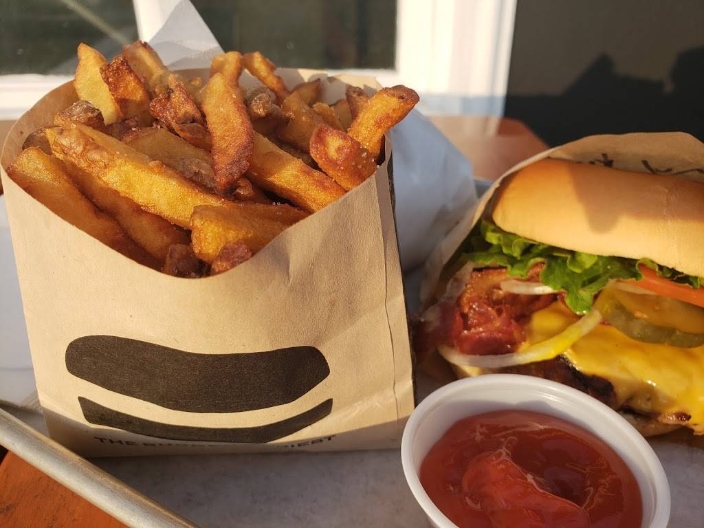 The Burgers Priest | restaurant | 1599 The Queensway, Etobicoke, ON M8Z 1T8, Canada | 4167920054 OR +1 416-792-0054