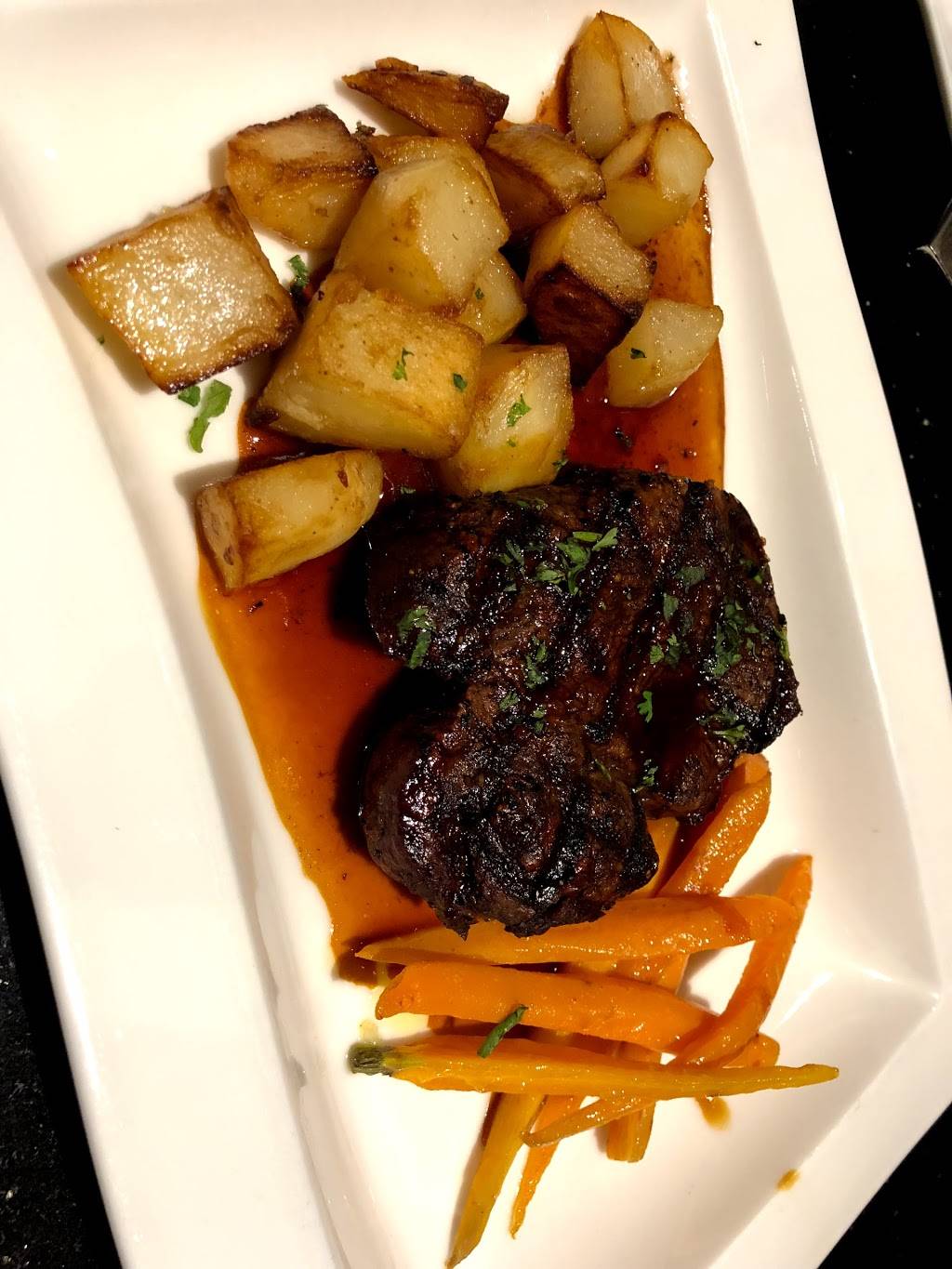 Stones Throw Restaurant and Bar | restaurant | 2660 Woodley Rd NW, Washington, DC 20008, USA | 2027456920 OR +1 202-745-6920