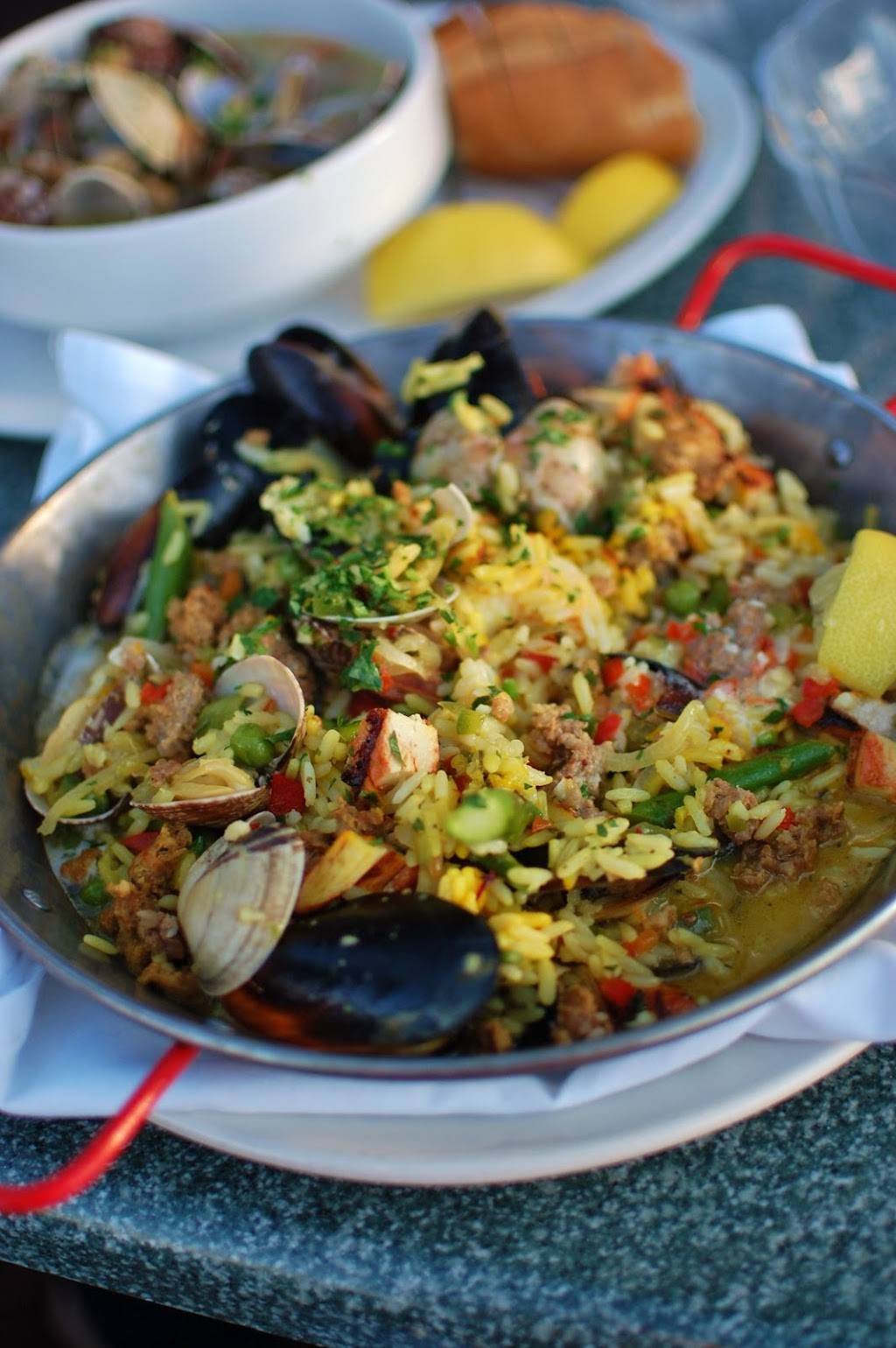 Beacon Bar & Grill | restaurant | 1900 Jameson Beach Rd, South Lake Tahoe, CA 96150, USA | 5305410630 OR +1 530-541-0630