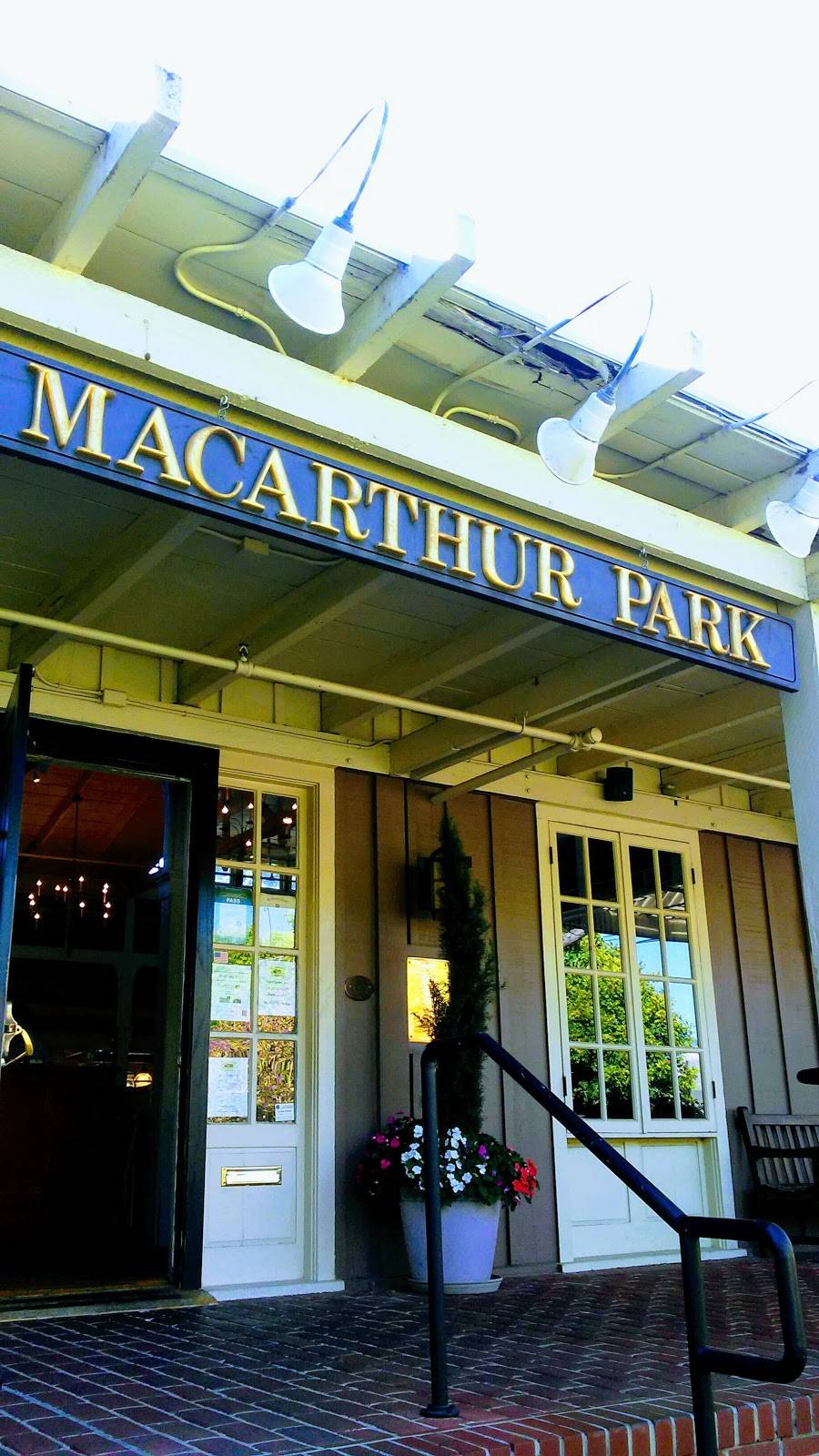MacArthur Park | restaurant | 27 University Ave, Palo Alto, CA 94301, USA | 6503219990 OR +1 650-321-9990