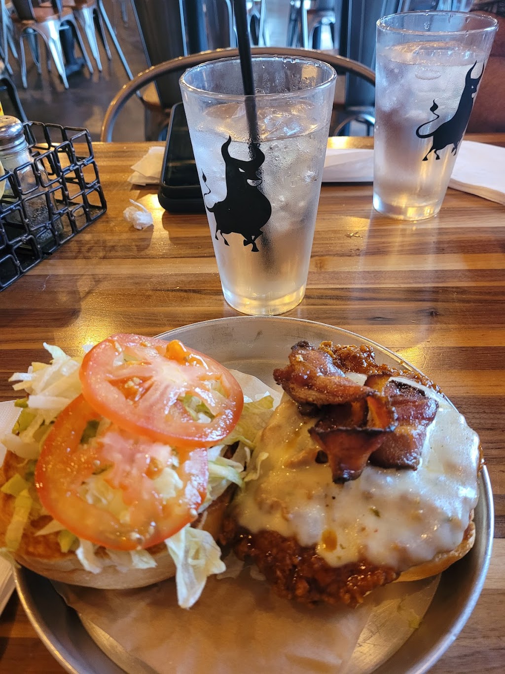 Toro Burger Bar | restaurant | 7456 Cimarron Market Ave, El Paso, TX 79911, USA | 9158750200 OR +1 915-875-0200