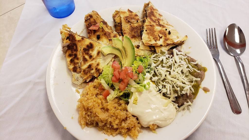 Carolo Mexican Grill | restaurant | 652 Peoria St, Aurora, CO 80011, USA | 7203692354 OR +1 720-369-2354