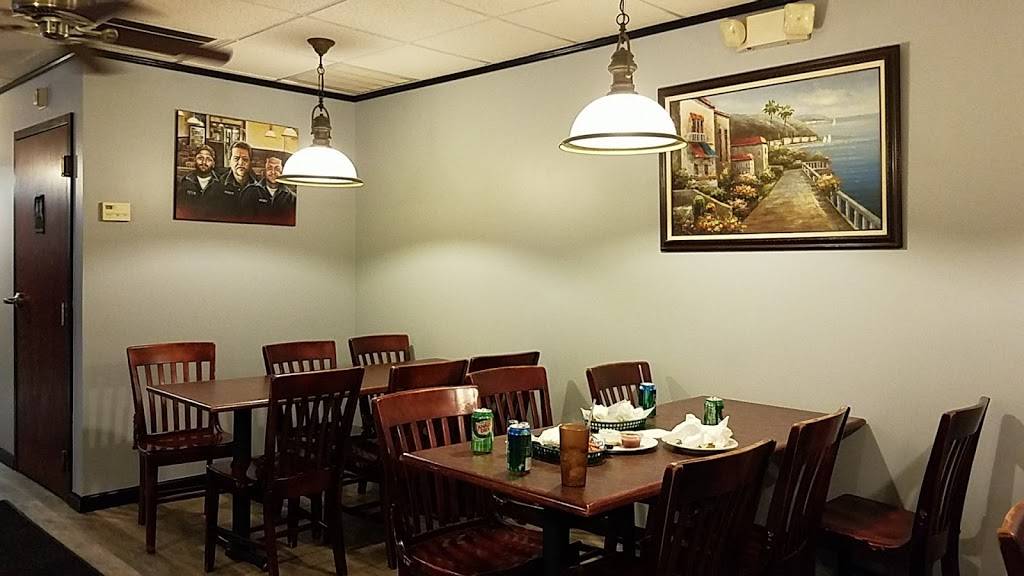 Cavros Pizzeria | restaurant | 184 Main St, East Hartford, CT 06118, USA | 8608951102 OR +1 860-895-1102