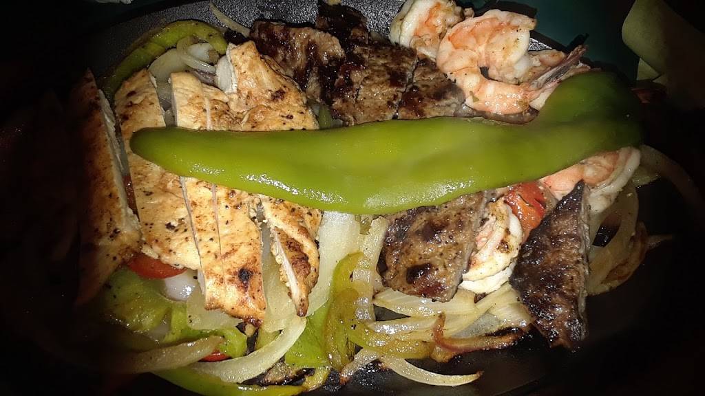 Tequilas Bar & Grill | restaurant | 13627 Victory Blvd, Van Nuys, CA 91401, USA | 8189894040 OR +1 818-989-4040