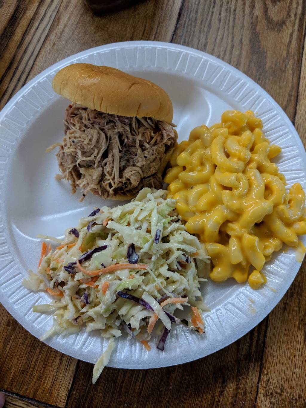 Carolina Brothers Pit Barbeque | restaurant | 20702 Ashburn Rd, Ashburn, VA 20147, USA | 7037297070 OR +1 703-729-7070