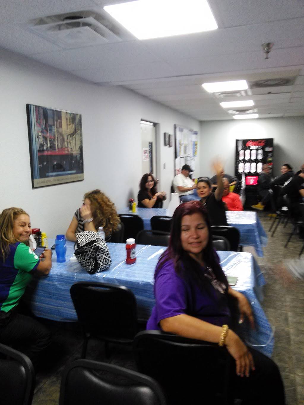 Bari Beef International | restaurant | Orlando, FL 32808, USA | 4072980560 OR +1 407-298-0560