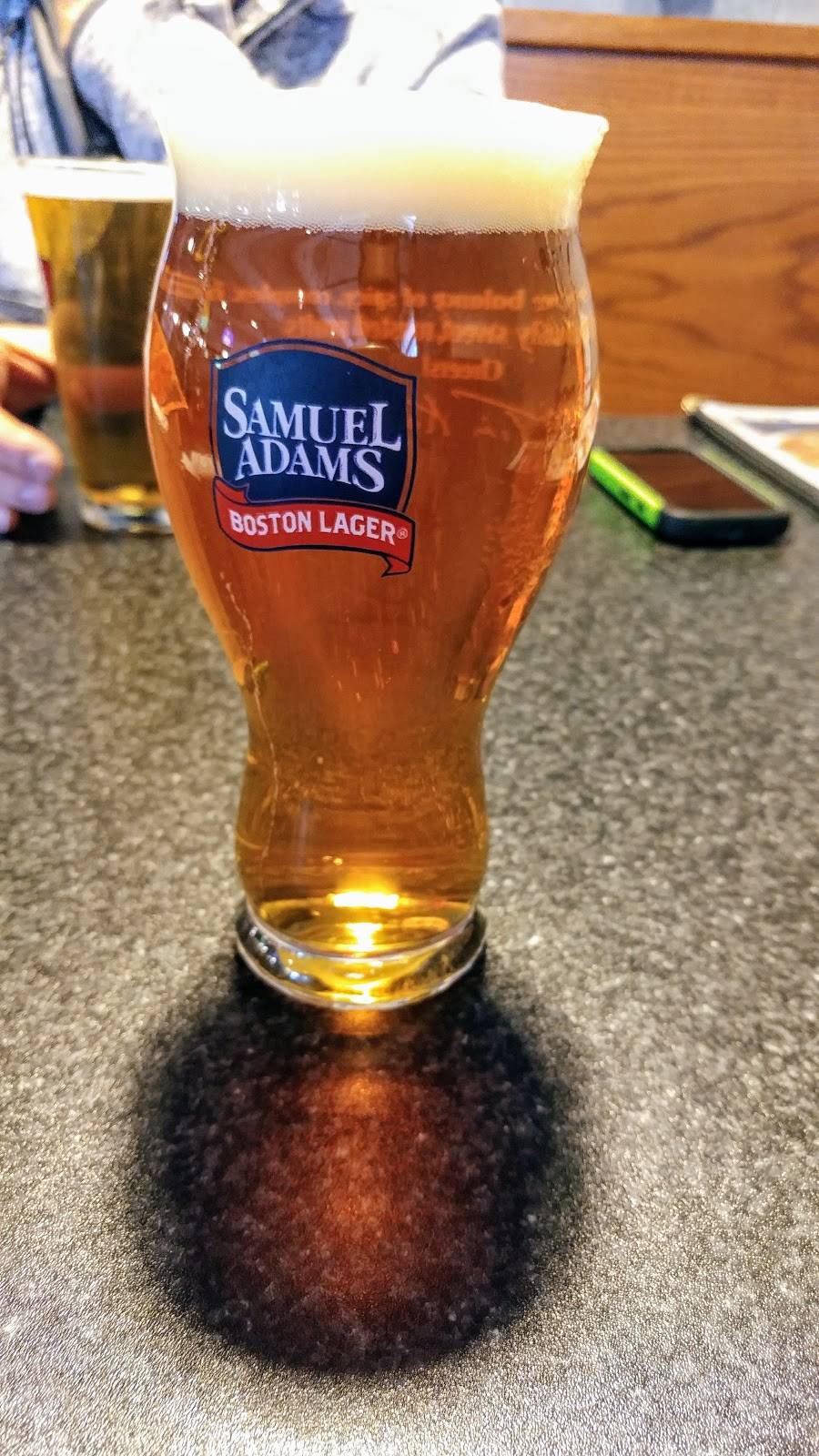 Biggs Restaurant & Sports Bar | restaurant | 405 Notre Dame St, Belle River, ON N0R 1A0, Canada | 5197280854 OR +1 519-728-0854