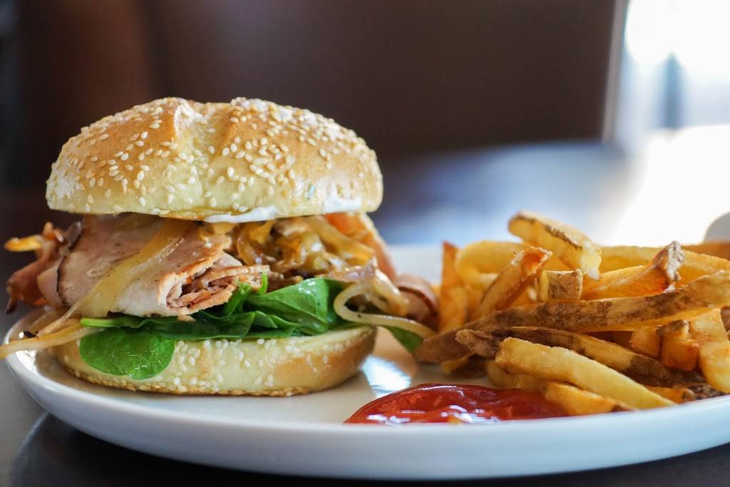 Moby Dick Brewing Co. | restaurant | 16 S Water St, New Bedford, MA 02740, USA | 7742026961 OR +1 774-202-6961