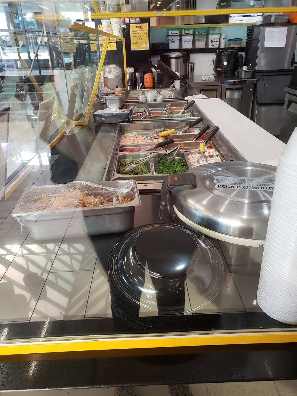 WOW Bento & Roll | restaurant | 14006 Riverside Dr, Sherman Oaks, CA 91423, USA | 8183413320 OR +1 818-341-3320