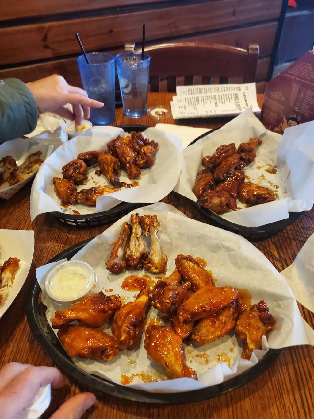 Legend Larrys | restaurant | 1142 Plankview Green Blvd, Sheboygan Falls, WI 53085, USA | 9204589464 OR +1 920-458-9464