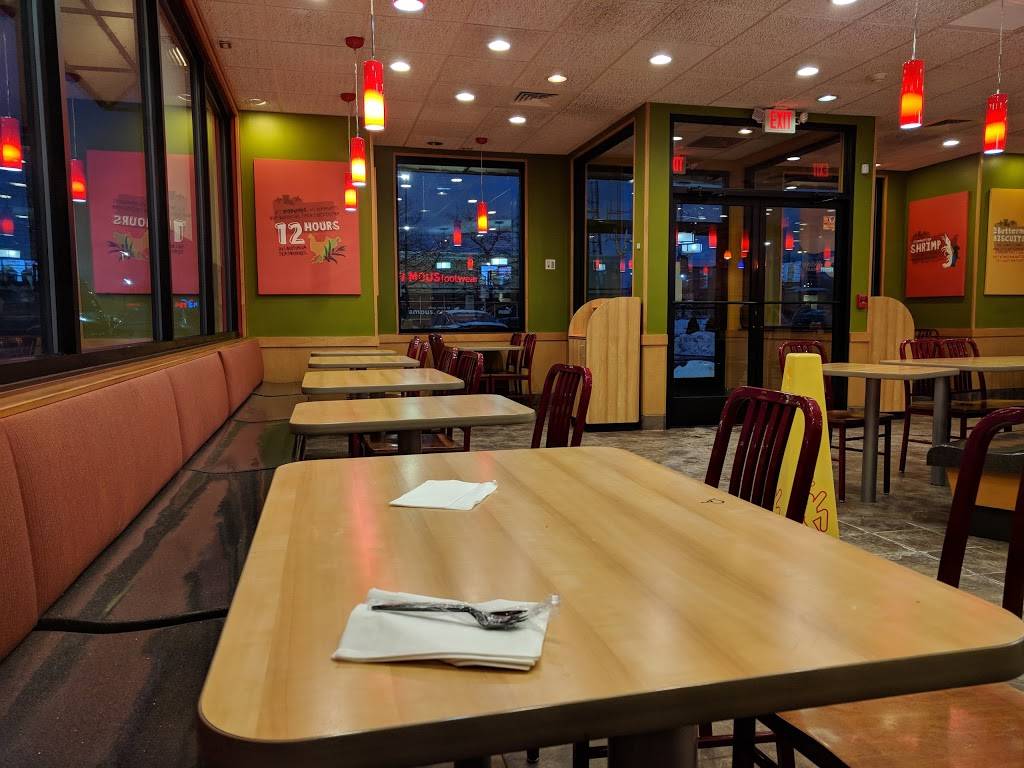 Popeyes Louisiana Kitchen | restaurant | 2090 Elmwood Ave, Buffalo, NY 14207, USA | 7162358255 OR +1 716-235-8255