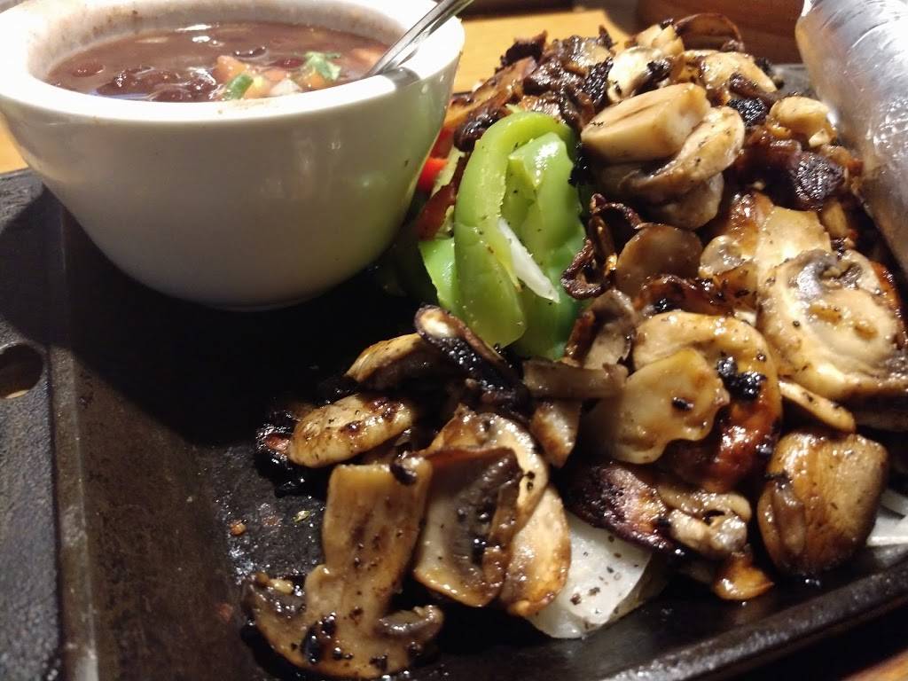 Chilis Grill & Bar | restaurant | 265 S Abilene St, Aurora, CO 80012, USA | 7208591192 OR +1 720-859-1192