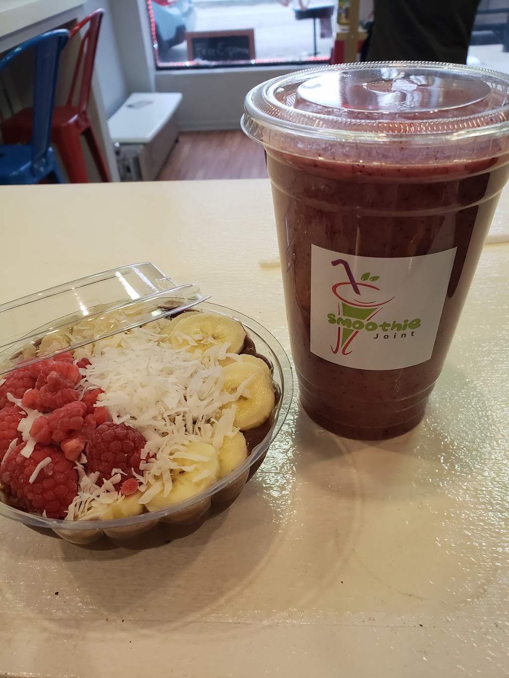 Smoothie joint | restaurant | 948 W Newport Ave, Chicago, IL 60657, USA | 7736977202 OR +1 773-697-7202
