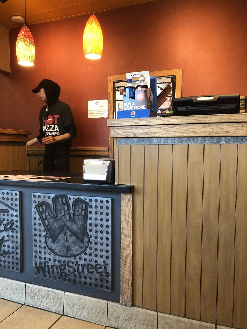 Pizza Hut | meal takeaway | 3549 Midway Dr, San Diego, CA 92110, USA | 6192262333 OR +1 619-226-2333