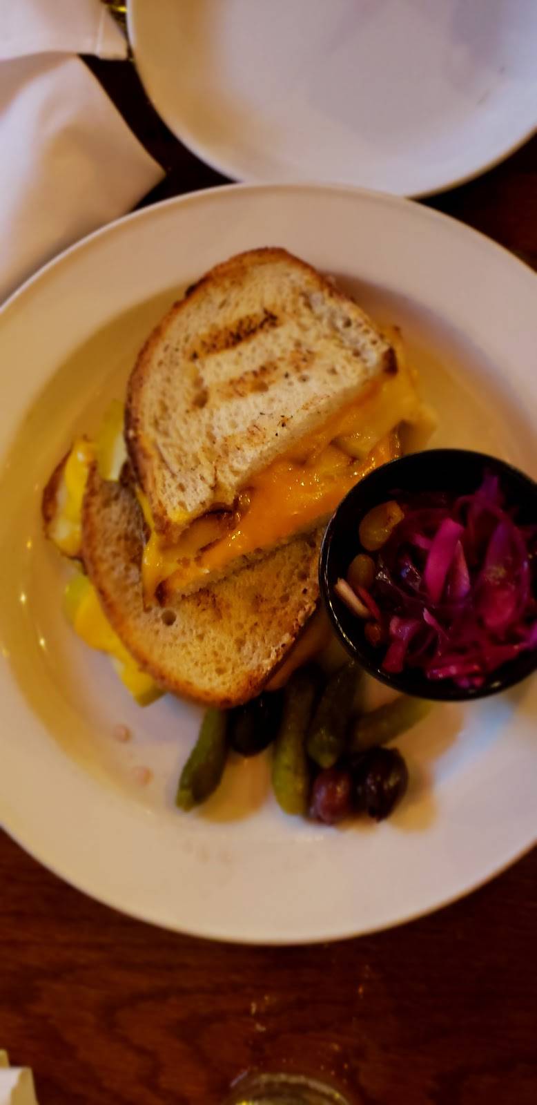 Inwood Local Wine Bar & Beer Garden | restaurant | 4957 Broadway, New York, NY 10034, USA | 2125448900 OR +1 212-544-8900