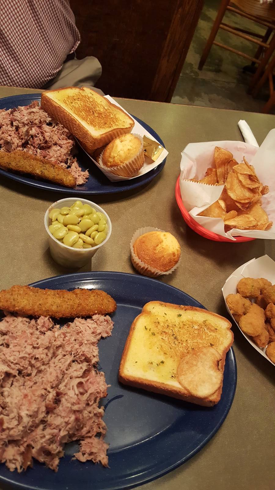 Curly Tails Barbeque | restaurant | 330 Old Bartow Eagle Lake Rd, Bartow, FL 33830, USA | 8635335685 OR +1 863-533-5685