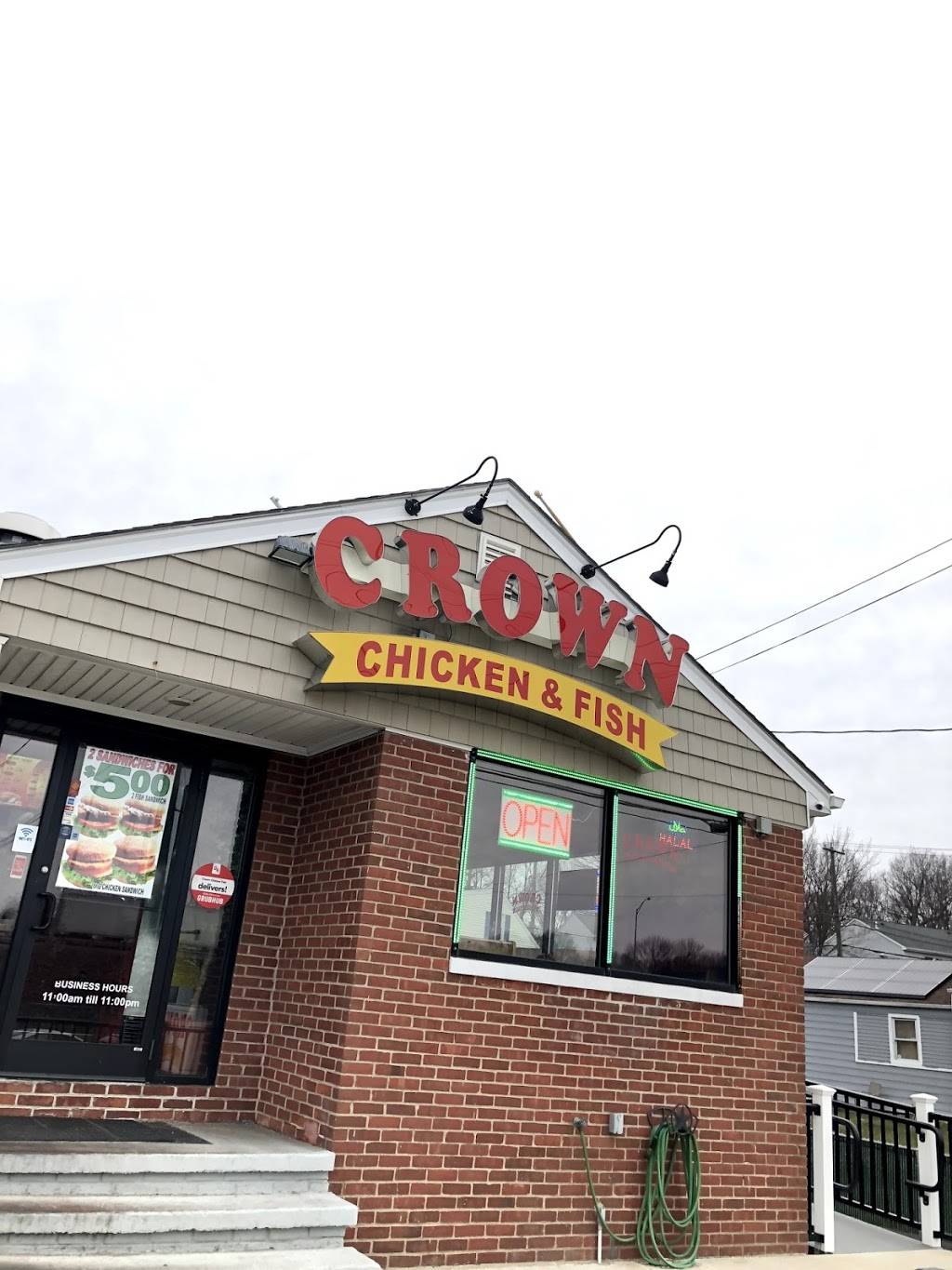 Crown Chicken & Fish | restaurant | 403 Saw Mill Rd, West Haven, CT 06516, USA | 2039311444 OR +1 203-931-1444