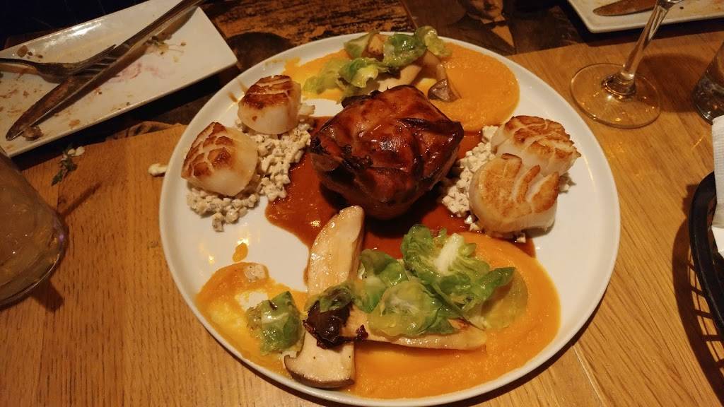 Huis Clos | restaurant | 7659 Rue Saint-Denis, Montréal, QC H2R 2E7, Canada | 5144198579 OR +1 514-419-8579