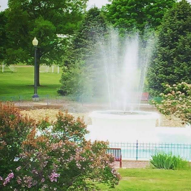 Riverview Park | restaurant | 303 Riverview Dr, Clinton, IA 52732, USA | 5632431260 OR +1 563-243-1260