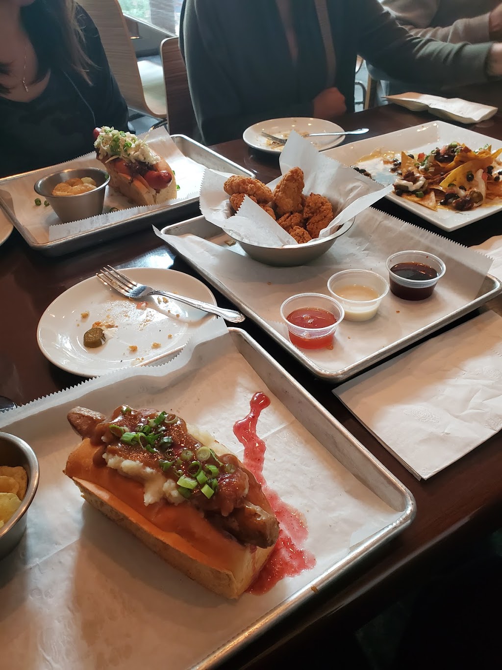 Destination Dogs | restaurant | 1111 Walnut St, Philadelphia, PA 19107, USA | 2677737750 OR +1 267-773-7750