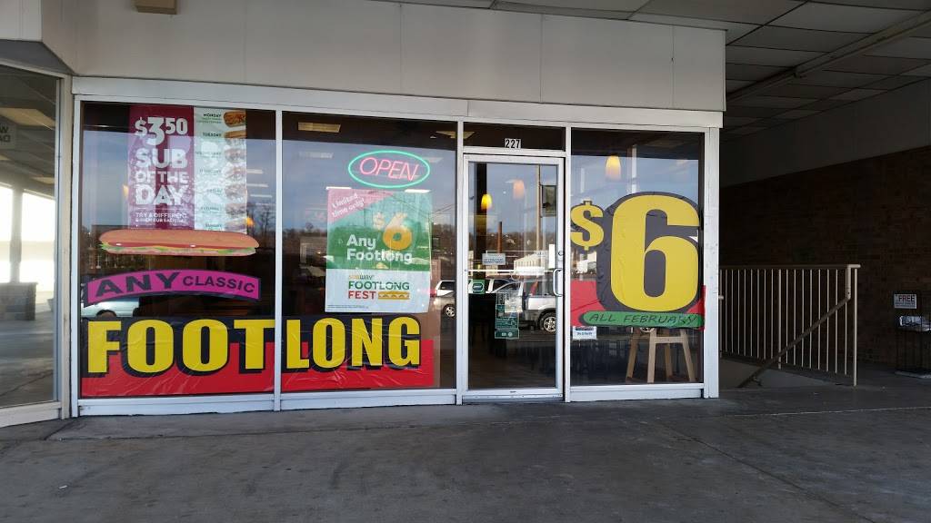 Subway | restaurant | 227 W Summer St, Greeneville, TN 37743, USA | 4236392848 OR +1 423-639-2848