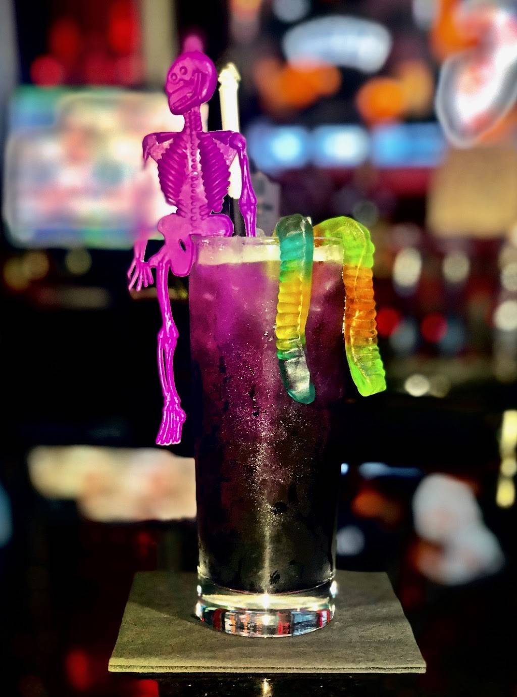 Knockout Sports Bar & Grill | night club | 4 Market St, Passaic, NJ 07055, USA | 9739286902 OR +1 973-928-6902