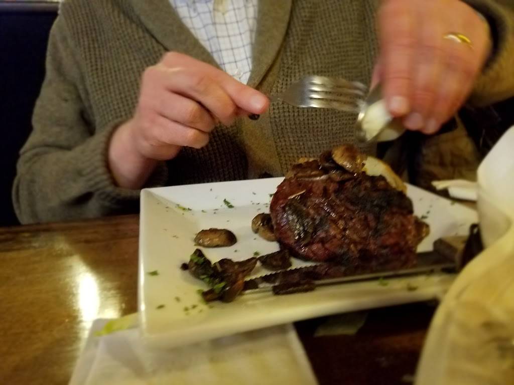 Mecca Supper Club | restaurant | 6666 N Northwest Hwy, Chicago, IL 60631, USA | 7737751077 OR +1 773-775-1077