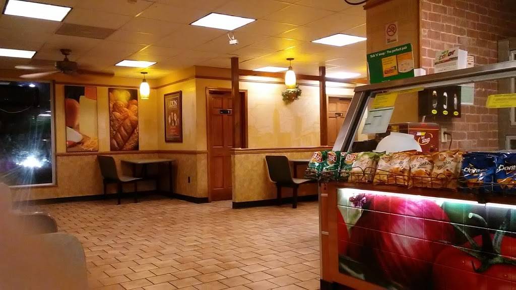 Subway | meal takeaway | 990 East Harrison St, Batesville, AR 72501, USA | 8707937766 OR +1 870-793-7766