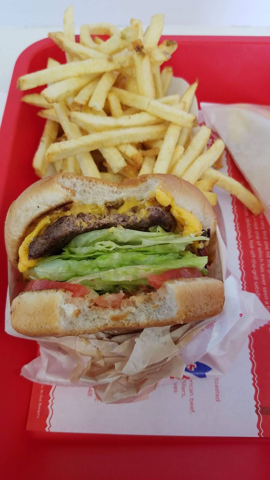 In-N-Out Burger | restaurant | 450 Auto Center Dr, Corona, CA 92882, USA | 8007861000 OR +1 800-786-1000