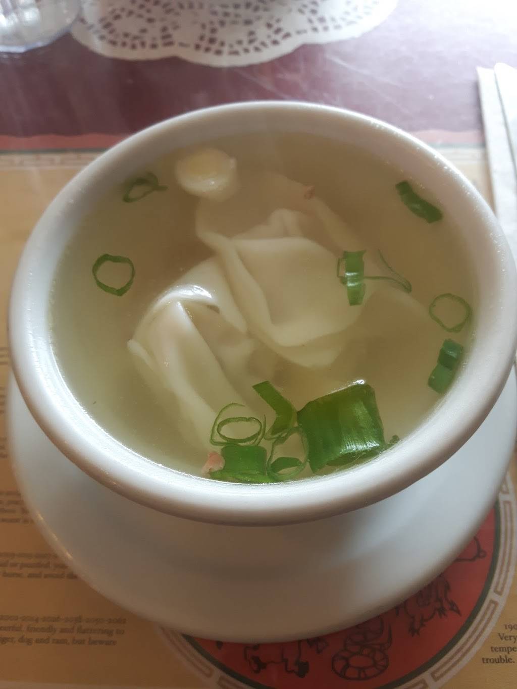 Lucky Kitchen | restaurant | 190 King St W, Harrow, ON N0R 1G0, Canada | 5197384447 OR +1 519-738-4447