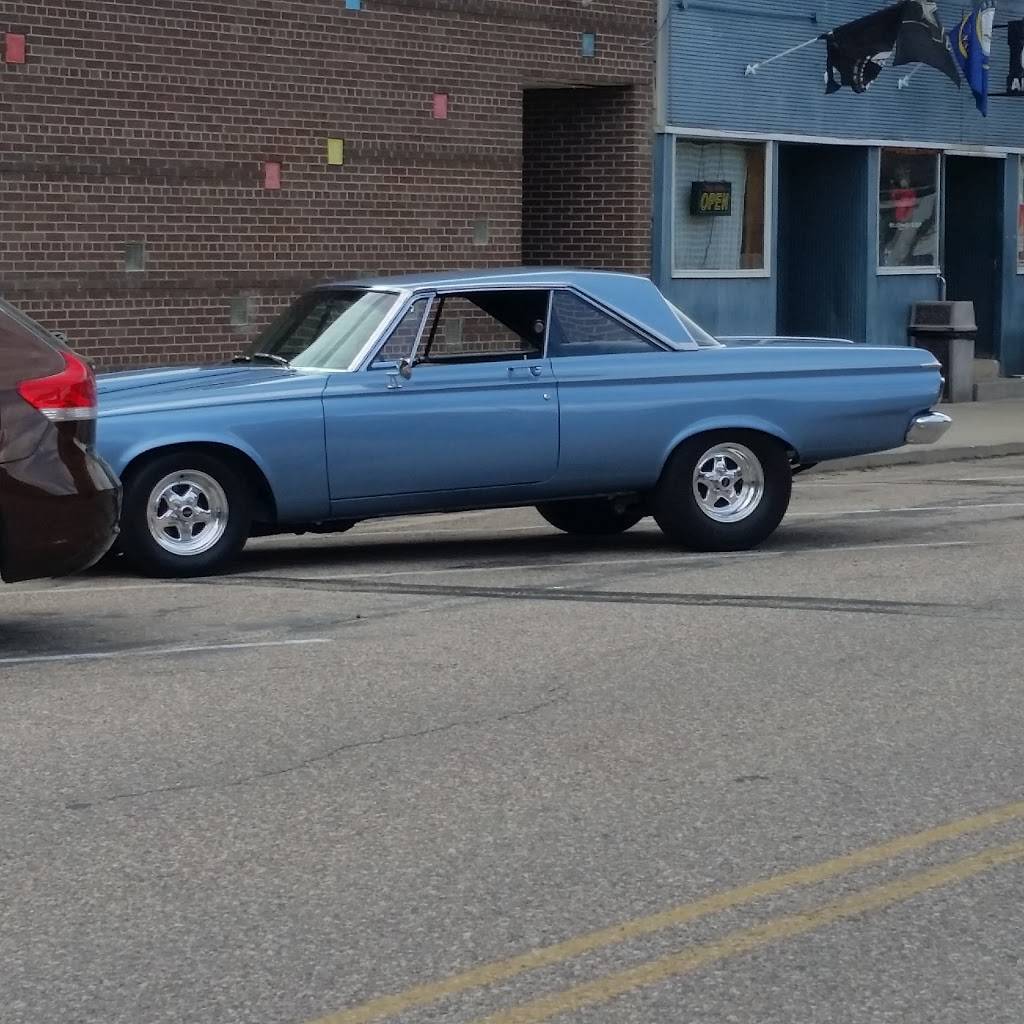 Sneaky Petes Bar & Grill | restaurant | 122 S Main St, Hancock, WI 54943, USA | 7152495111 OR +1 715-249-5111