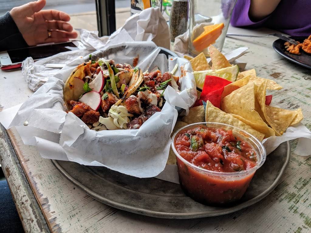 Fishbones | restaurant | 2119 Walker Ave, Greensboro, NC 27403, USA | 3363704900 OR +1 336-370-4900