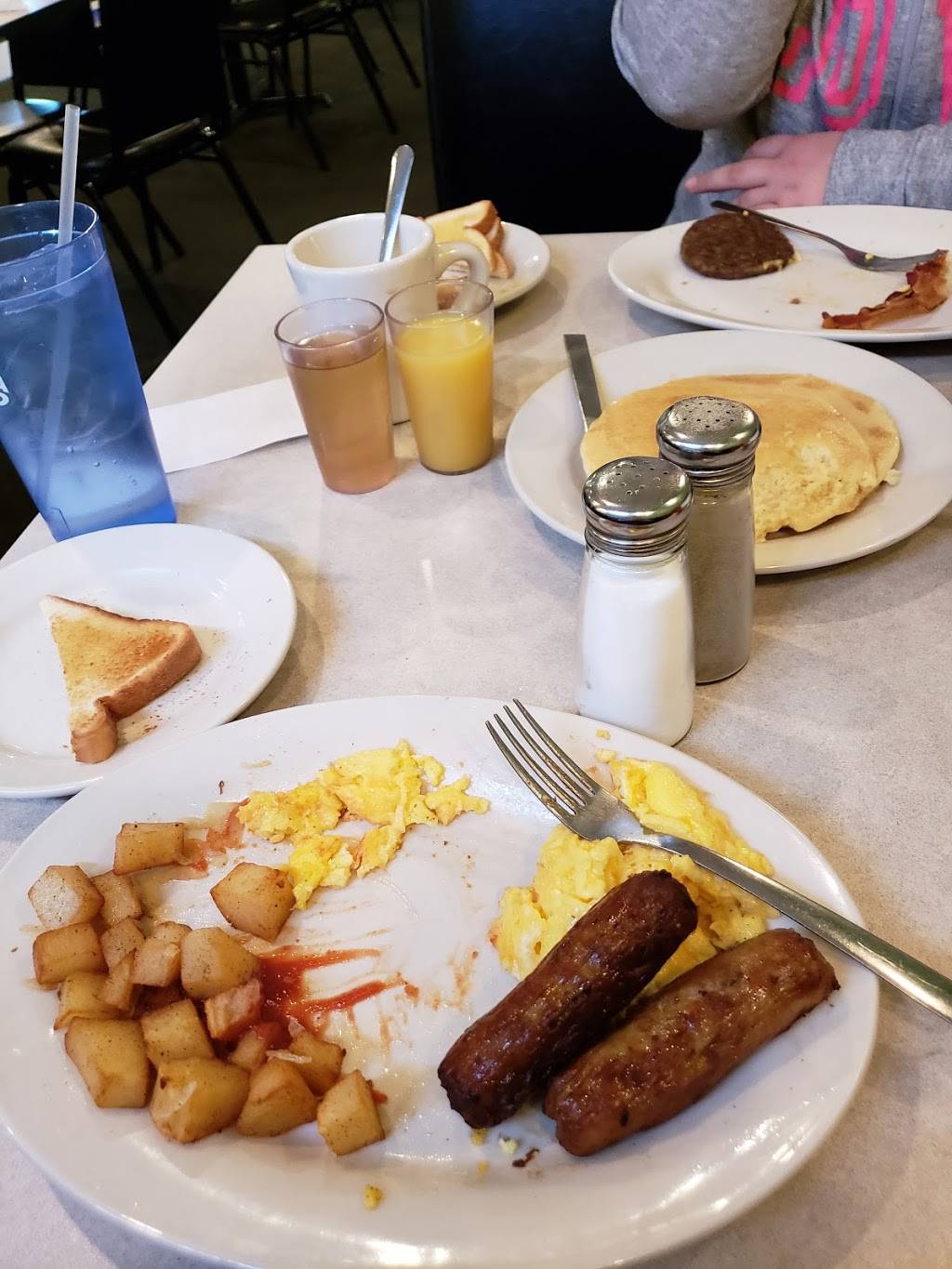 Merks Place | restaurant | 2106 W 3rd St, Farmville, VA 23901, USA | 4343924746 OR +1 434-392-4746