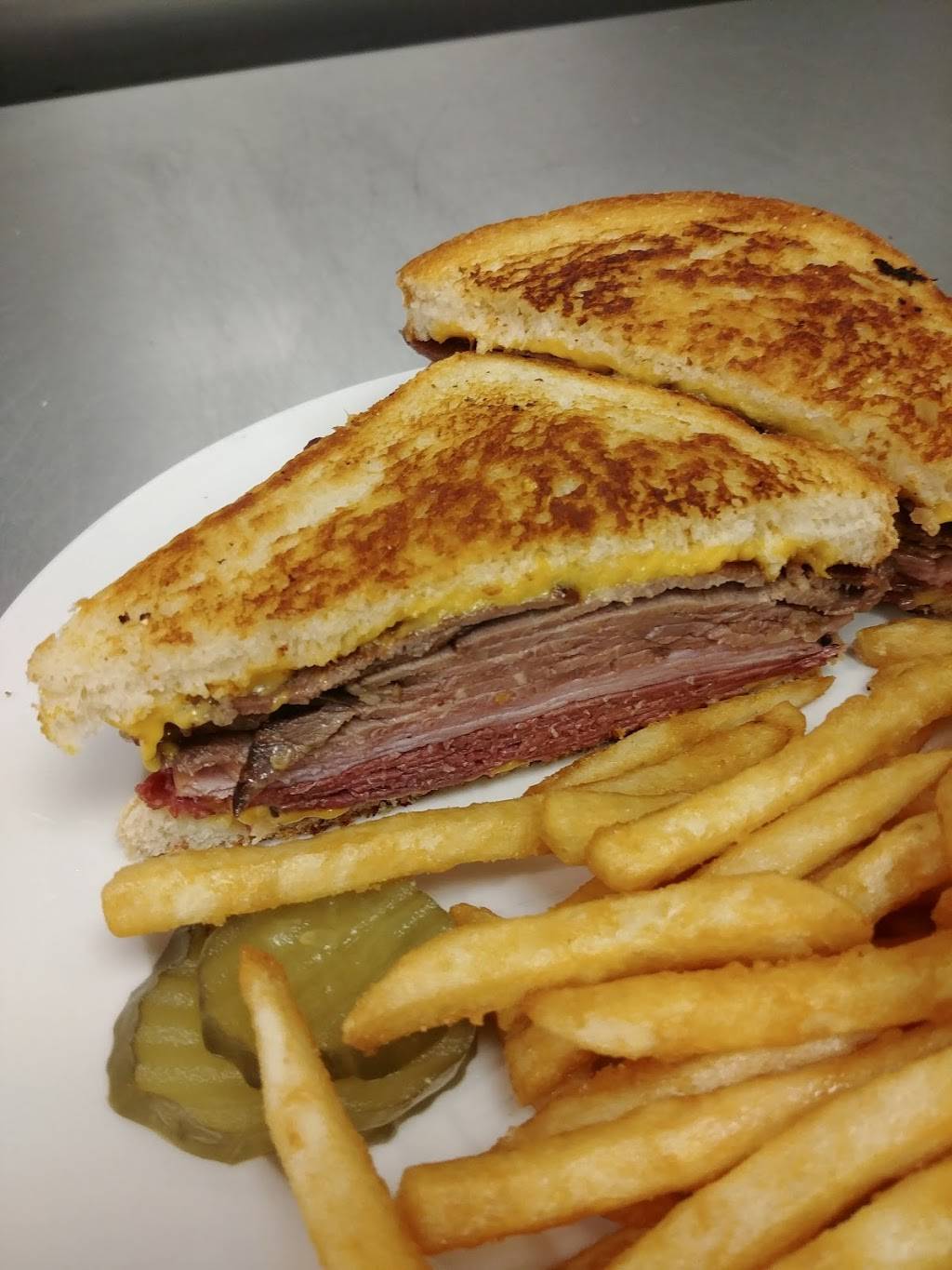 Lakes On 1st | restaurant | 512 1st N St, New Ulm, MN 56073, USA | 5073540306 OR +1 507-354-0306