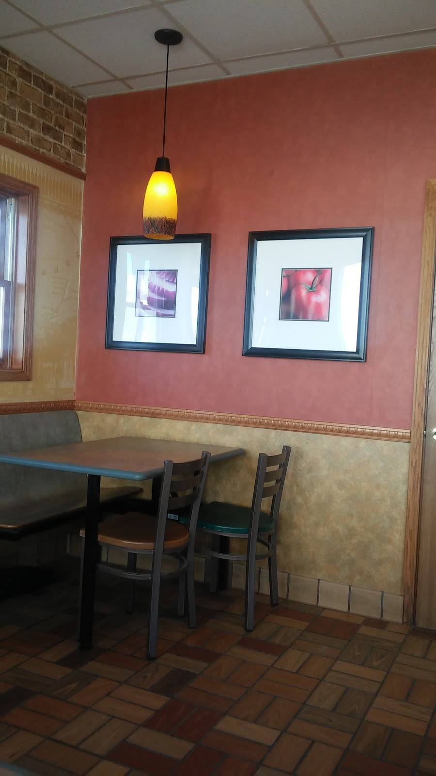 Subway | restaurant | 220 S Chestnut St, Barnesville, OH 43713, USA | 7404254477 OR +1 740-425-4477