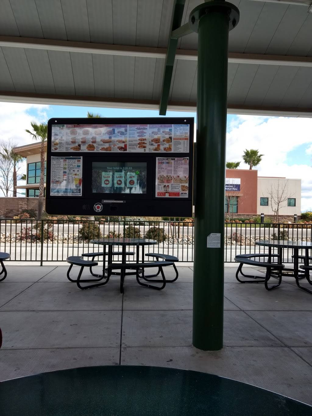 Sonic Drive-In | restaurant | 448 W El Monte Way, Dinuba, CA 93618, USA | 5595959100 OR +1 559-595-9100