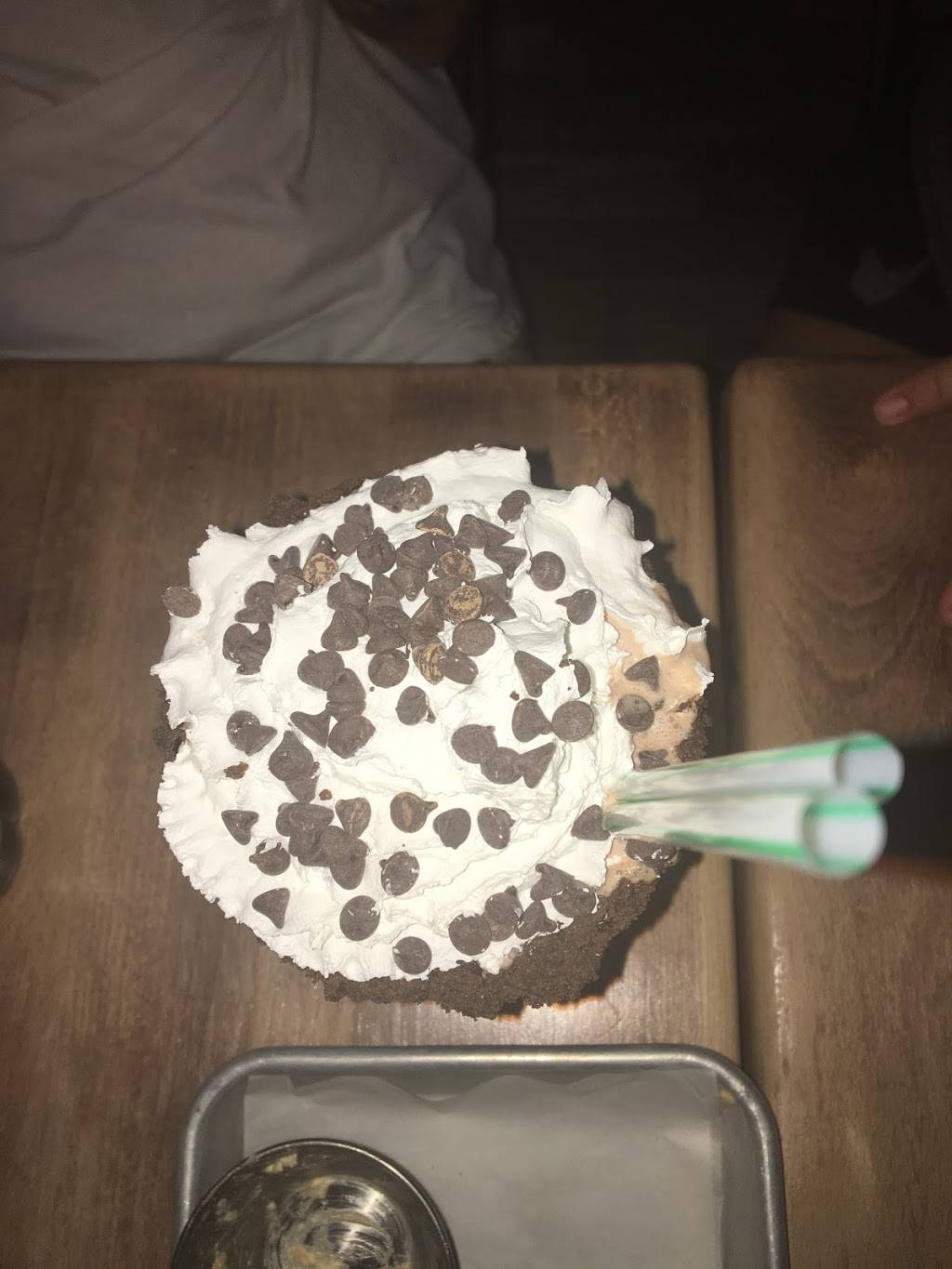 Far Out Bistro & Bar | restaurant | 216 US 64 East Chesley Mall, Manteo, NC 27954, USA | 2523058203 OR +1 252-305-8203