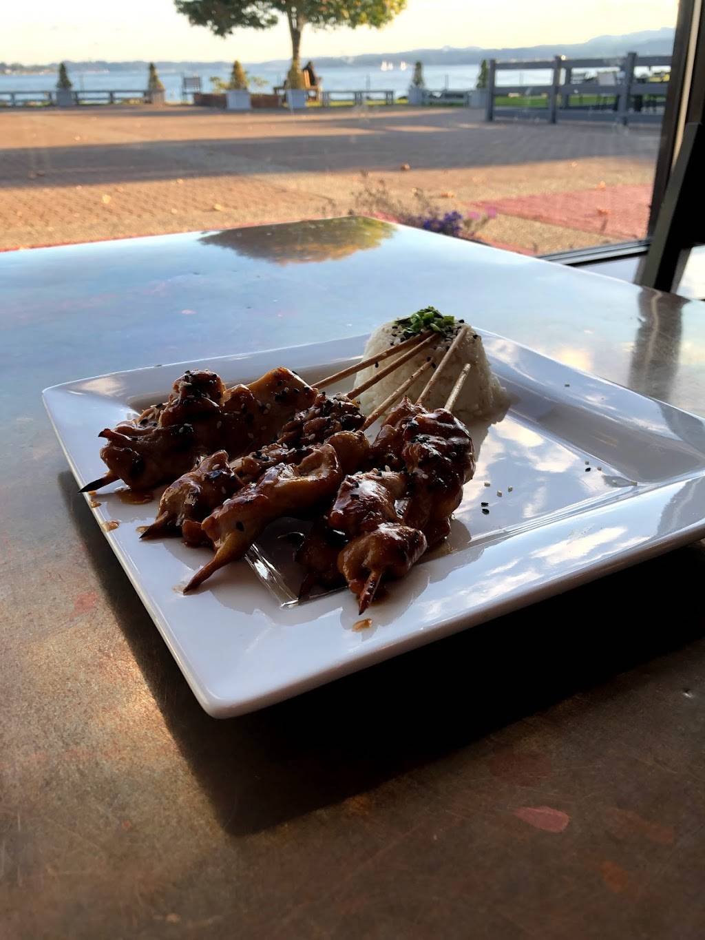 Beachfront Martini Lounge | restaurant | 3073 NW Bucklin Hill Rd, Silverdale, WA 98383, USA | 3606981000 OR +1 360-698-1000