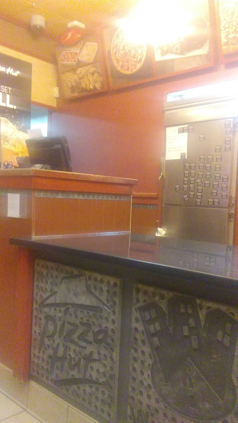 Pizza Hut | restaurant | 1901 Pacific Coast Hwy, Lomita, CA 90717, USA | 3103252300 OR +1 310-325-2300