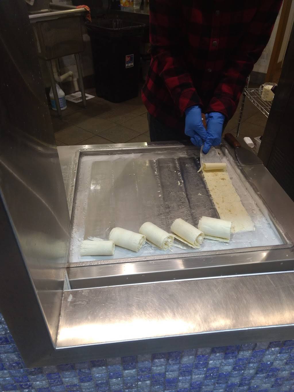 Aha Rolled Ice Cream | restaurant | 152 Stratford Dr, Bloomingdale, IL 60108, USA | 8477059888 OR +1 847-705-9888