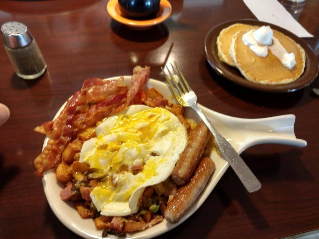 Village Inn | bakery | 6301 University Ave, Cedar Falls, IA 50613, USA | 3192775551 OR +1 319-277-5551
