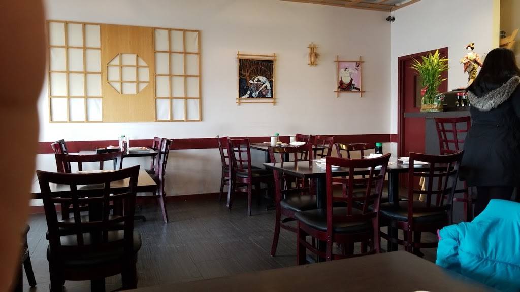 Sushi Huang Japanese Cuisine | restaurant | 265 Edward St, Aurora, ON L4G 3M7, Canada | 9057271133 OR +1 905-727-1133