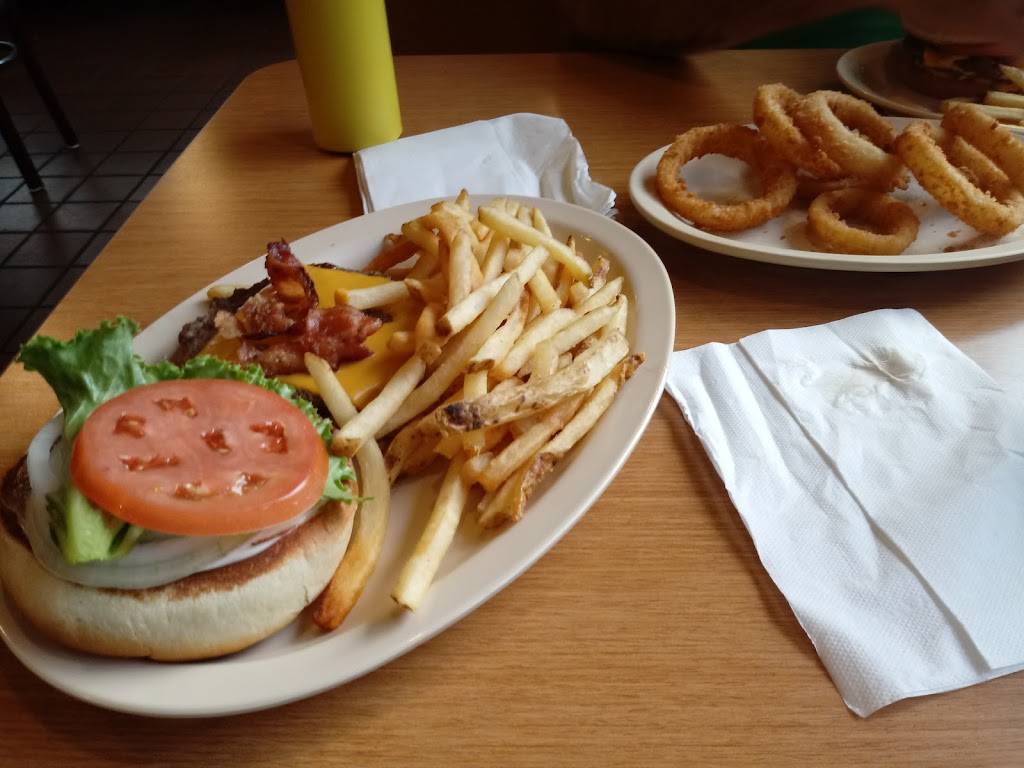 A&W Restaurant | restaurant | 21 Lake St, Frankfort, MI 49635, USA | 2313529021 OR +1 231-352-9021