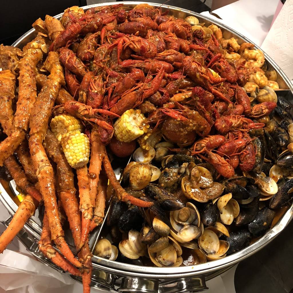 Crab Hero Restaurant | restaurant | 235 Albert St, East Lansing, MI 48823, USA | 5176640666 OR +1 517-664-0666