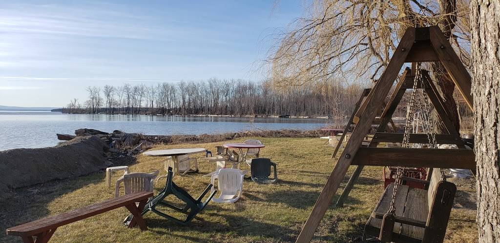 Auer Family/Charlies Boathouse | meal takeaway | 3181 North Ave, Burlington, VT 05408, USA | 8028629840 OR +1 802-862-9840